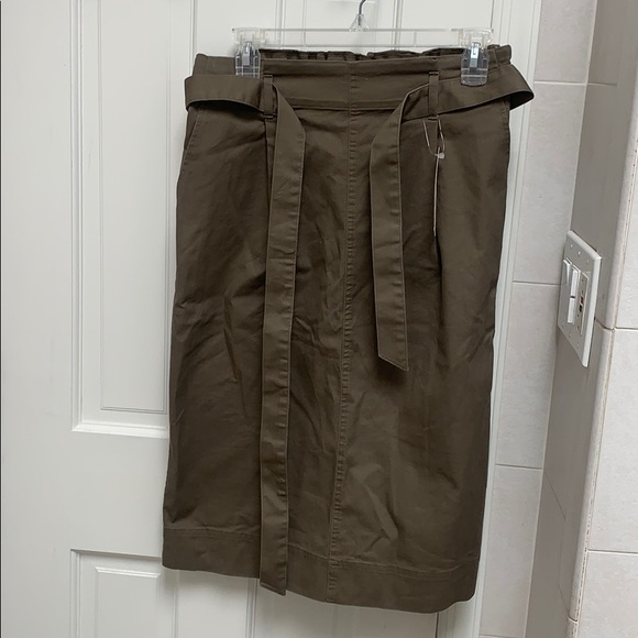 Uniqlo olive skirt - Picture 1 of 5